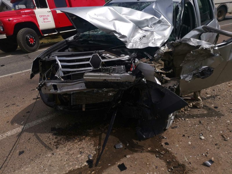В Удмуртии легковой автомобиль совершил столкновение с пассажирским автобусом